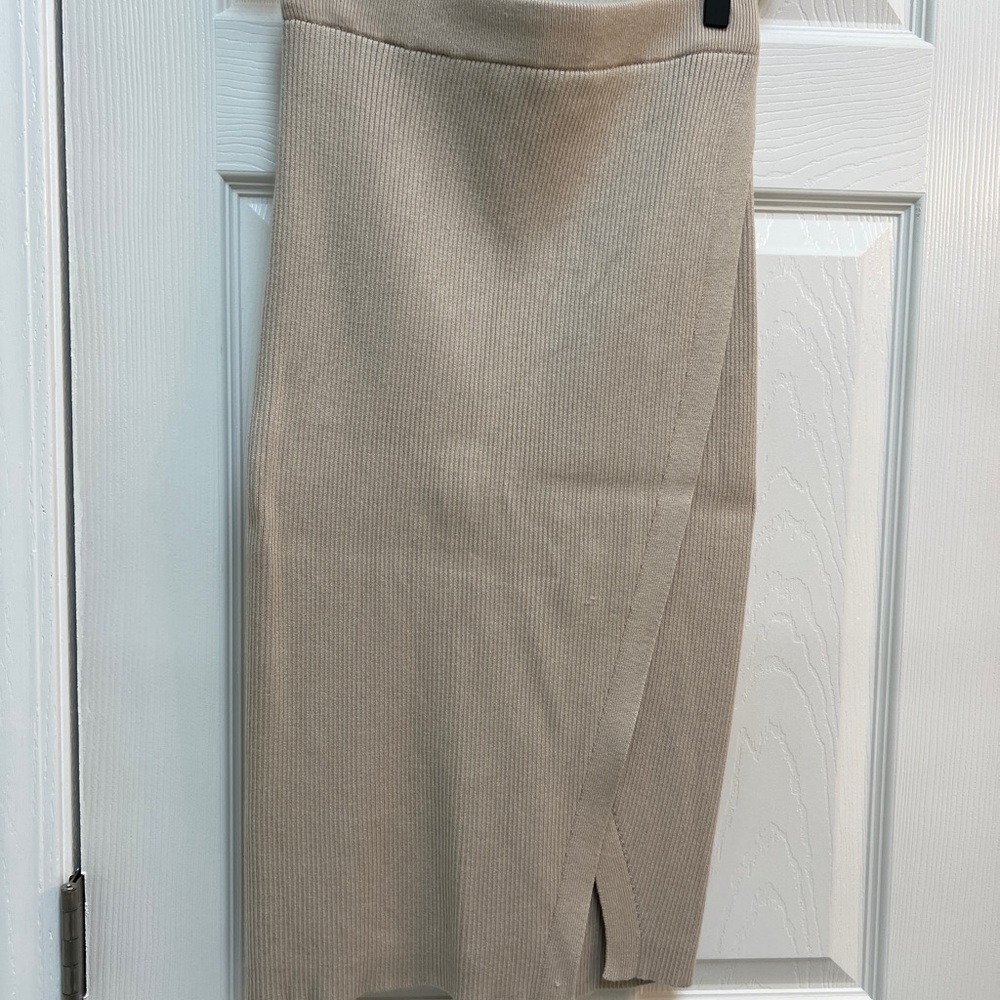 Elegant Tan Knit Skirt